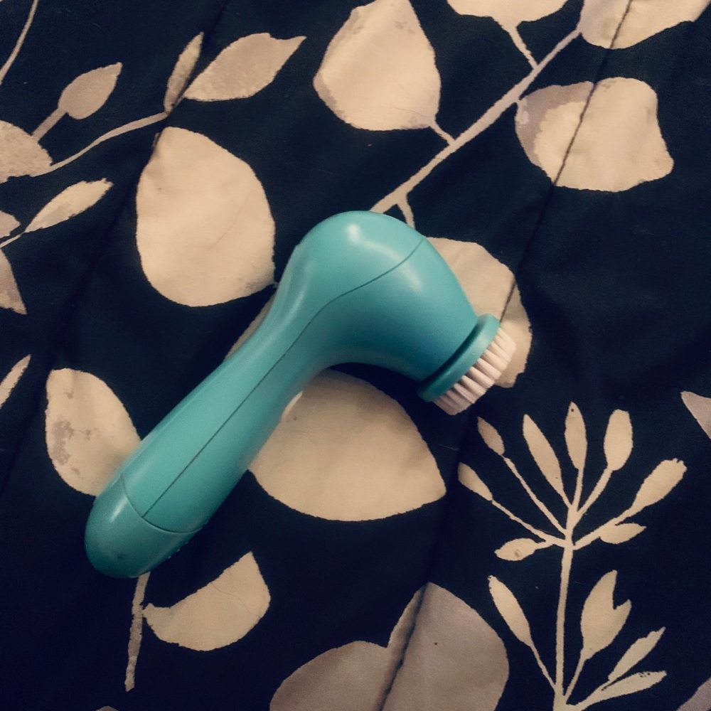 KNOCK OFF CLAIR SONIC FACE CLEANSER